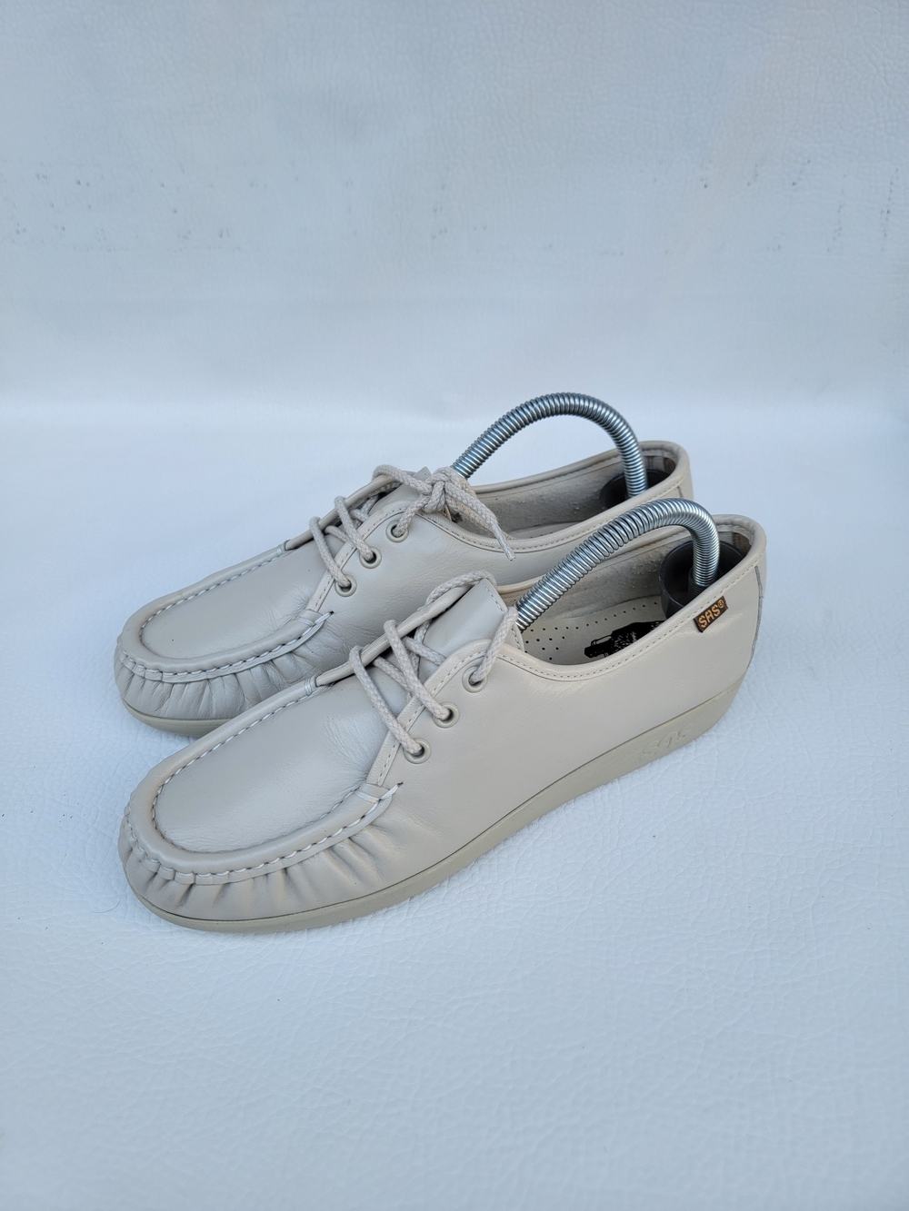 SAS Siesta Gray taupe Women's Shoes Size 9 N lace up The shoes show signs of no